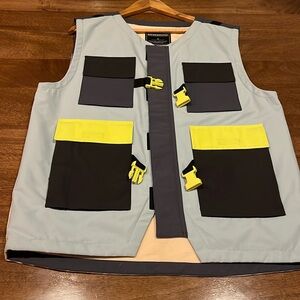 Burton Analog SnowBoard Vest Size Medium NWOT